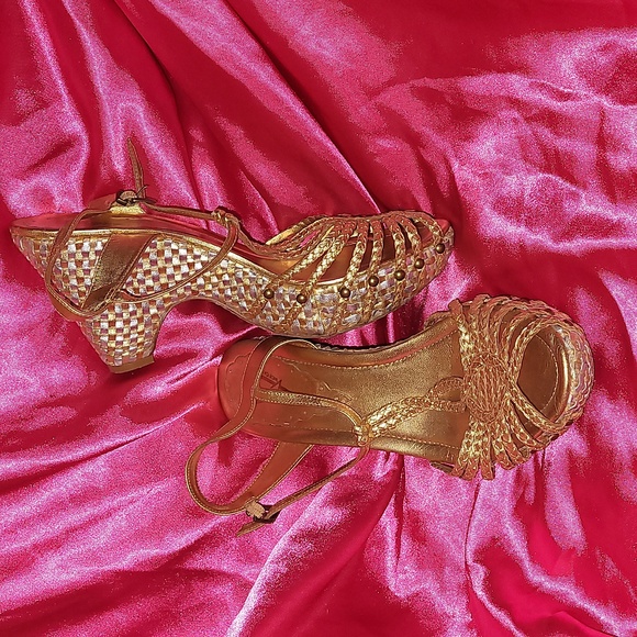 GOLD VINCE CAMUTO SANDALS - Picture 4 of 6